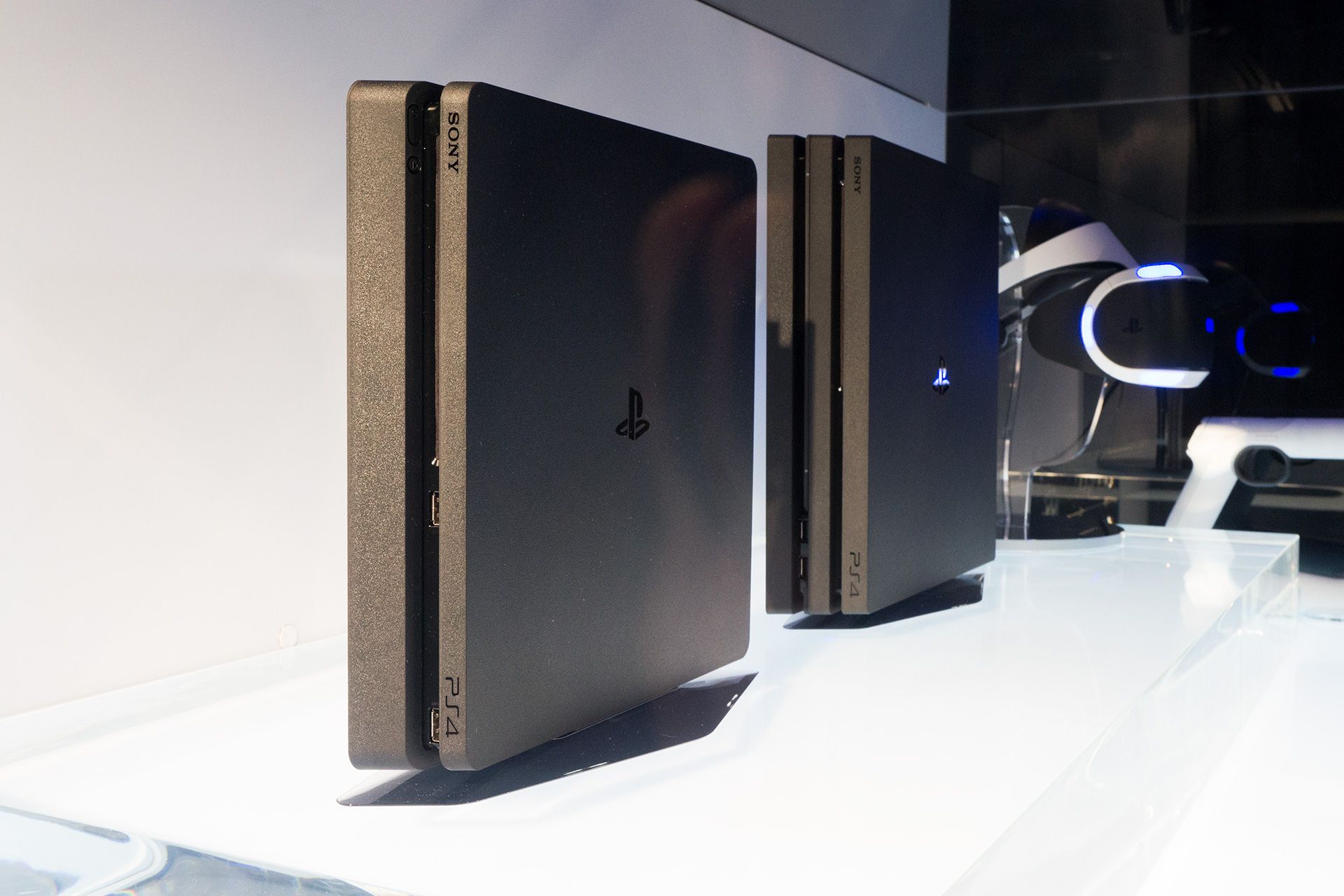 PS4 slim finally upgraded to 1 TB hard drive in North America