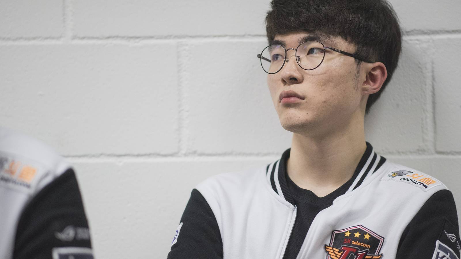 Watch SK Telecom T1 vs Longzhu Gaming in the LCK Finals right here