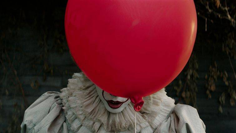 Pennywise looming over the children in It (2017)