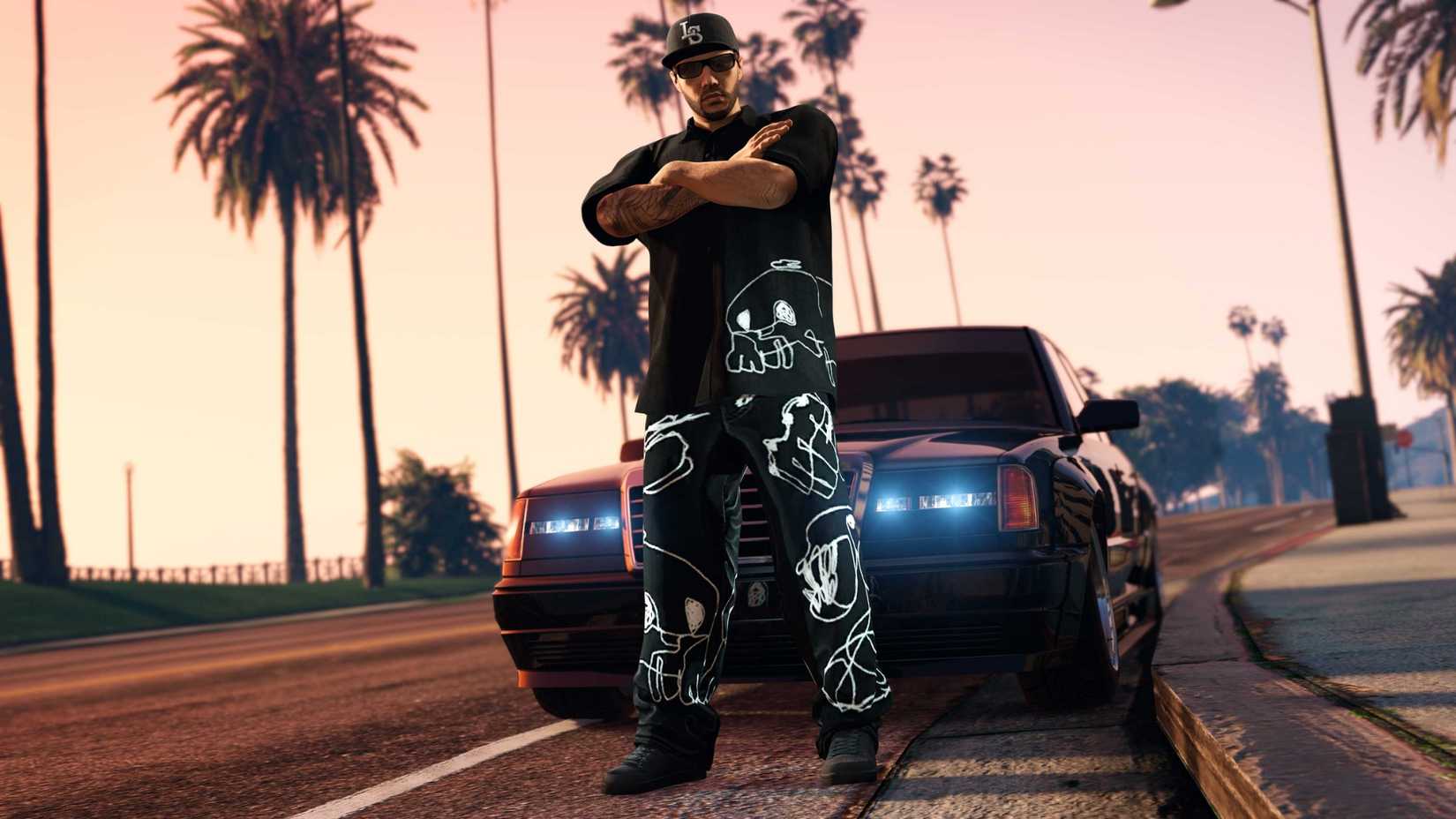 gta-online-personaje-delante-del-auto.jpg